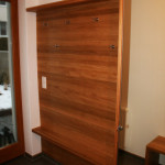Garderobe dunkles Holz
